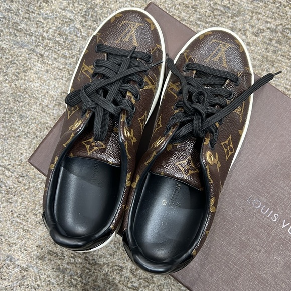 Louis Vuitton Front Row Sneaker size 34.5 - Picture 3 of 8